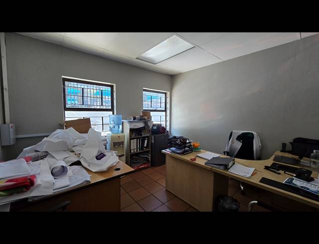 954M² WAREHOUSE TO LET IN SPARTAN